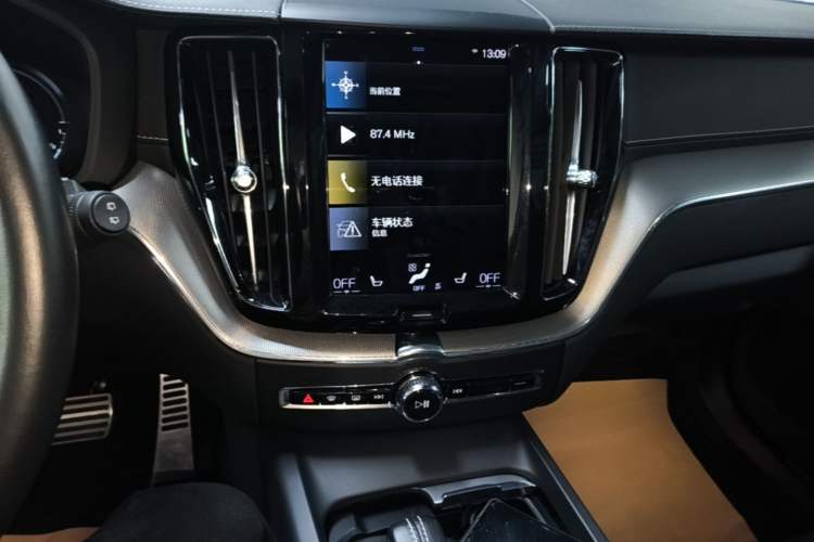 Used Volvo XC60 New Energy 2021 T8 E-Drive Hybrid Smart & Dynamic Edition Audio And AC Panel