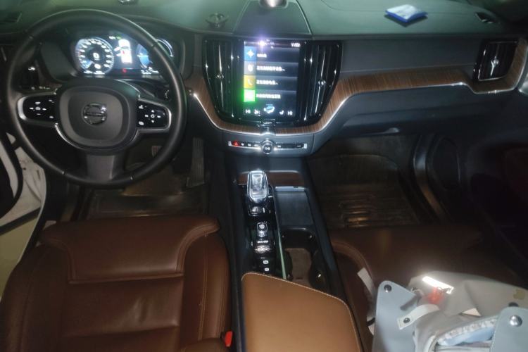 Used Volvo XC60 New Energy 2021 T8 e-Drive Hybrid Luxury Edition Center Console