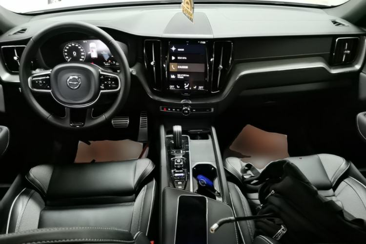 Used Volvo XC60 New Energy 2021 T8 E-Drive Hybrid Smart & Dynamic Edition Center Console