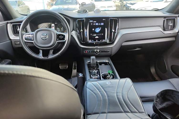 Used Volvo XC60 New Energy 2021 T8 E-Drive Hybrid Smart & Dynamic Edition Center Console