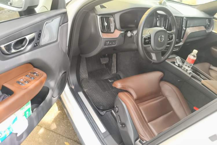 Used Volvo XC60 New Energy 2021 T8 e-Drive Hybrid Luxury Edition Driver Seat