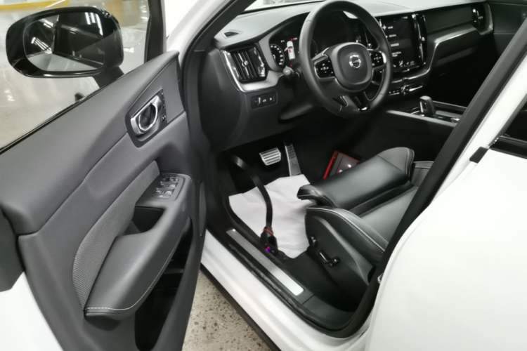 Used Volvo XC60 New Energy 2021 T8 E-Drive Hybrid Smart & Dynamic Edition Driver Seat