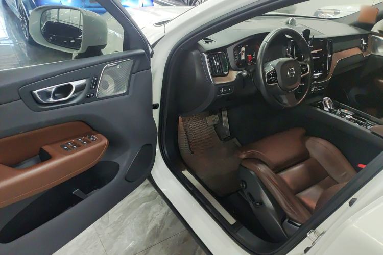 Used Volvo XC60 New Energy 2021 T8 e-Drive Hybrid Luxury Edition Driver Seat