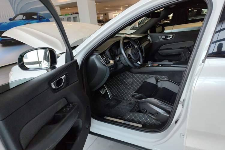 Used Volvo XC60 New Energy 2021 T8 E-Drive Hybrid Smart & Dynamic Edition Driver Seat