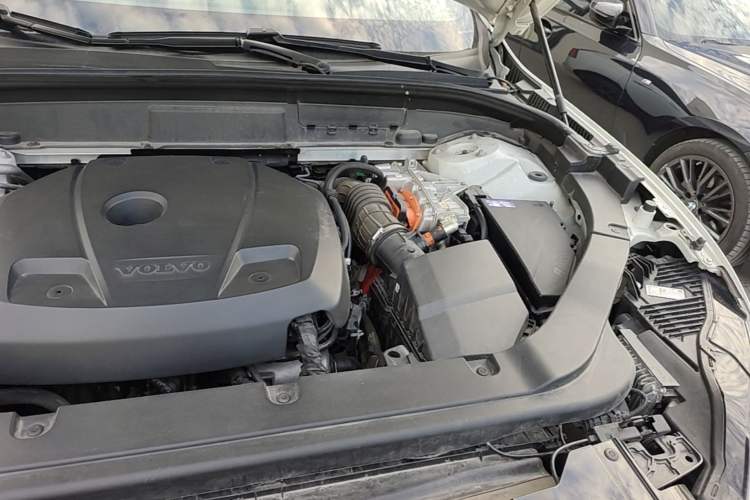 Used Volvo XC60 New Energy 2021 T8 E-Drive Hybrid Smart & Dynamic Edition Engine Bay Left