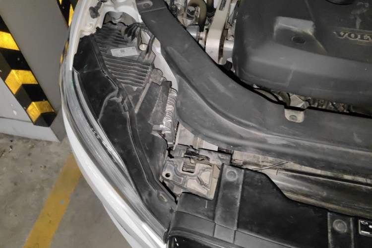 Used Volvo XC60 New Energy 2021 T8 E-Drive Hybrid Smart & Dynamic Edition Engine Bay Right