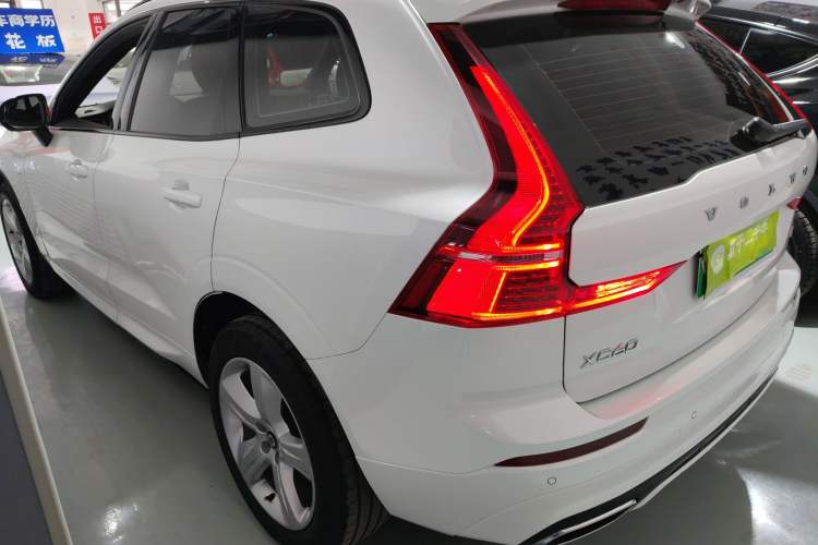 Used Volvo XC60 New Energy 2021 T8 E-Drive Hybrid Smart & Dynamic Edition Exterior 3