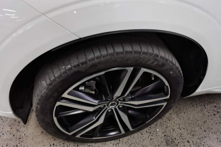 Used Volvo XC60 New Energy 2021 T8 E-Drive Hybrid Smart & Dynamic Edition Exterior 4