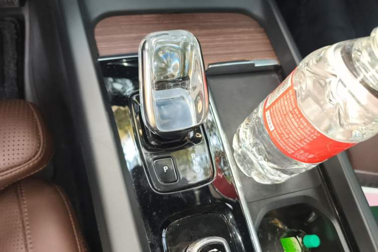 Used Volvo XC60 New Energy 2021 T8 e-Drive Hybrid Luxury Edition Gear Lever