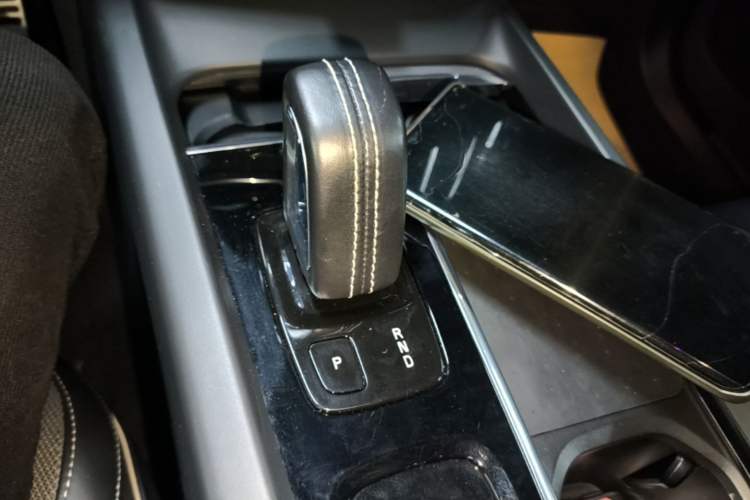 Used Volvo XC60 New Energy 2021 T8 E-Drive Hybrid Smart & Dynamic Edition Gear Lever