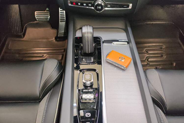 Used Volvo XC60 New Energy 2021 T8 E-Drive Hybrid Smart & Dynamic Edition Gear Lever