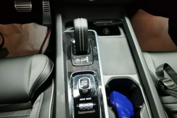 Used Volvo XC60 New Energy 2021 T8 E-Drive Hybrid Smart & Dynamic Edition Gear Lever