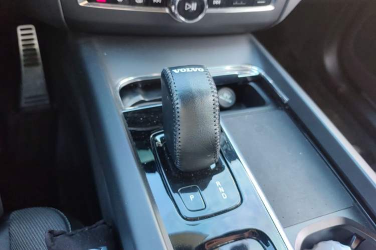 Used Volvo XC60 New Energy 2021 T8 E-Drive Hybrid Smart & Dynamic Edition Gear Lever