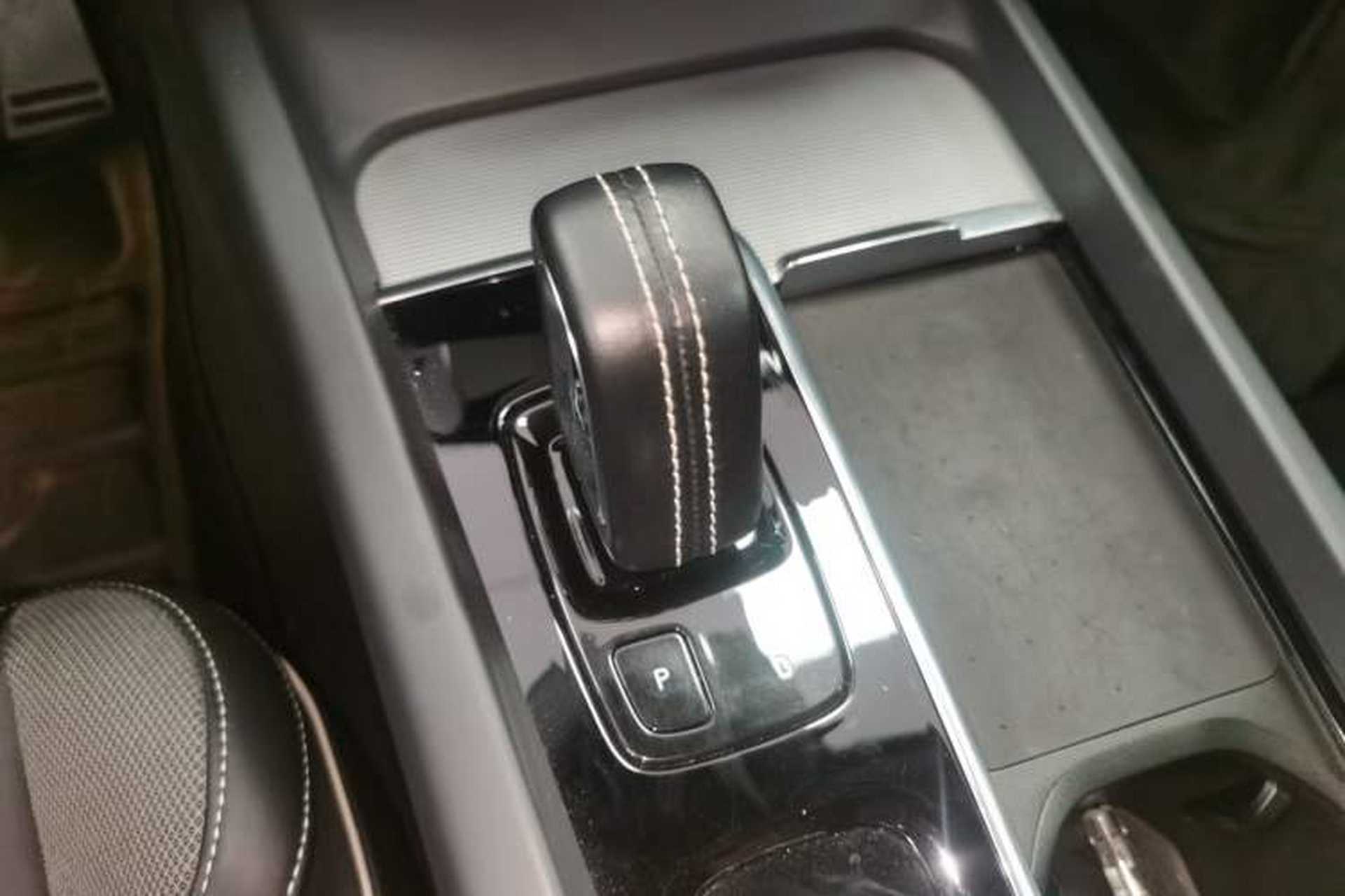 Used Volvo XC60 New Energy 2021 T8 E-Drive Hybrid Smart & Dynamic Edition Gear Lever