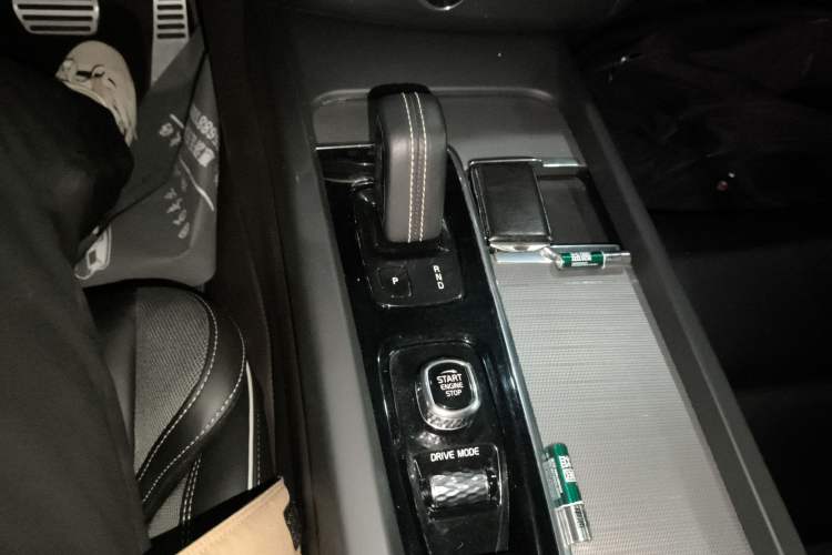 Used Volvo XC60 New Energy 2021 T8 E-Drive Hybrid Smart & Dynamic Edition Gear Lever