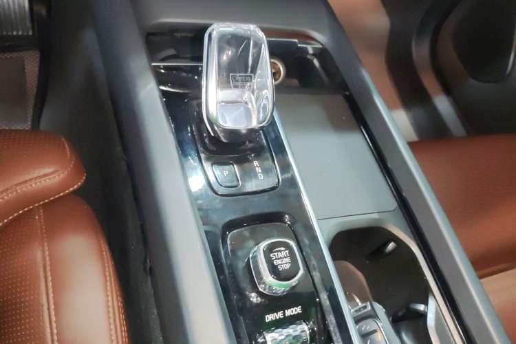 Used Volvo XC60 New Energy 2021 T8 e-Drive Hybrid Luxury Edition Gear Lever