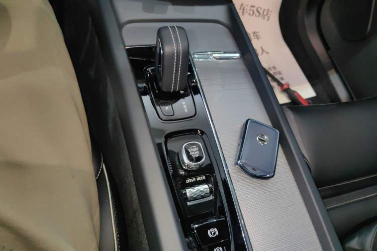 Used Volvo XC60 New Energy 2021 T8 E-Drive Hybrid Smart & Dynamic Edition Gear Lever
