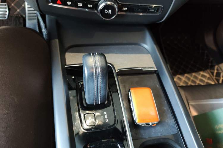 Used Volvo XC60 New Energy 2021 T8 E-Drive Hybrid Smart & Dynamic Edition Gear Lever