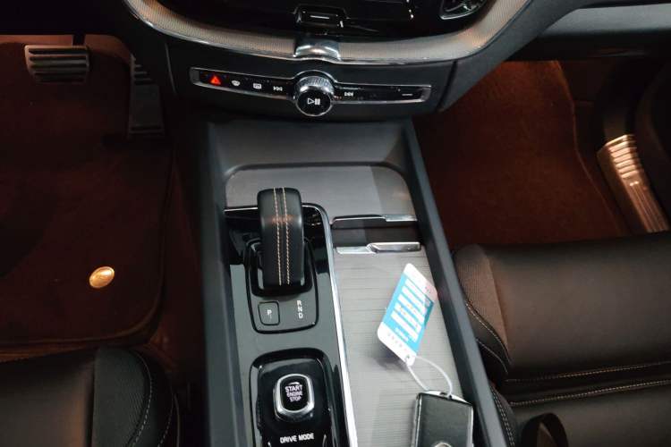 Used Volvo XC60 New Energy 2021 T8 E-Drive Hybrid Smart & Dynamic Edition Gear Lever
