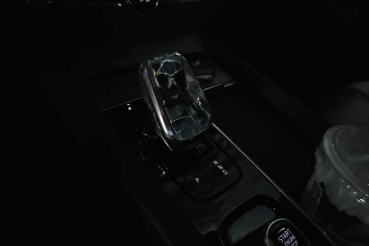 Used Volvo XC60 New Energy 2021 T8 E-Drive Hybrid Smart & Dynamic Edition Gear Lever