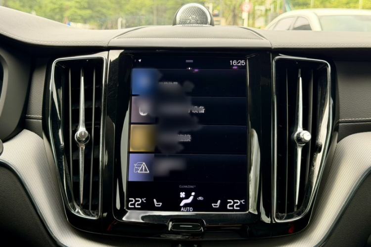 Used Volvo XC60 New Energy 2021 T8 E-Drive Hybrid Smart & Dynamic Edition Interior 11