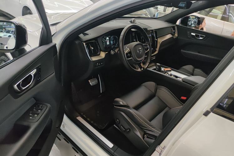 Used Volvo XC60 New Energy 2021 T8 E-Drive Hybrid Smart & Dynamic Edition Interior 3