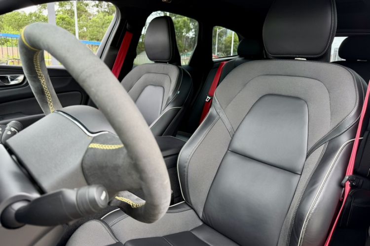 Used Volvo XC60 New Energy 2021 T8 E-Drive Hybrid Smart & Dynamic Edition Interior 3