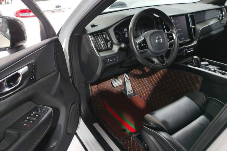 Used Volvo XC60 New Energy 2021 T8 E-Drive Hybrid Smart & Dynamic Edition Interior 3
