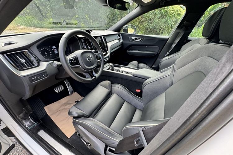 Used Volvo XC60 New Energy 2021 T8 E-Drive Hybrid Smart & Dynamic Edition Interior 4