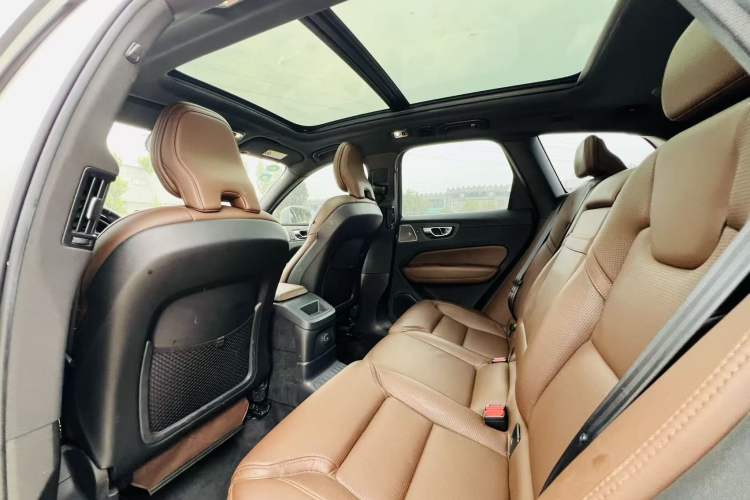 Used Volvo XC60 New Energy 2021 T8 e-Drive Hybrid Luxury Edition Interior 7