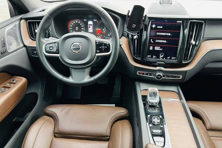 Used Volvo XC60 New Energy 2021 T8 e-Drive Hybrid Luxury Edition Interior 9