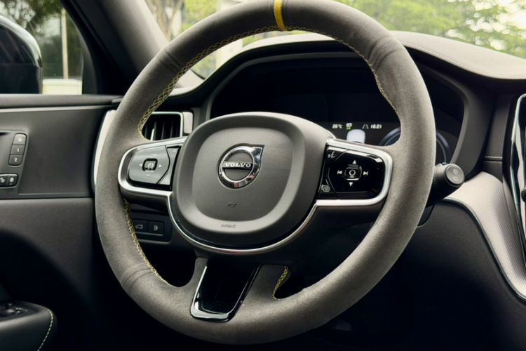 Used Volvo XC60 New Energy 2021 T8 E-Drive Hybrid Smart & Dynamic Edition Interior 9