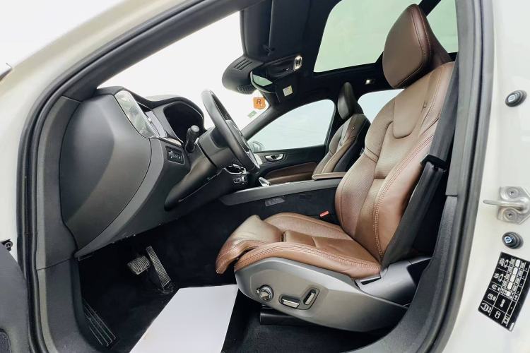 Used Volvo XC60 New Energy 2021 T8 e-Drive Hybrid Luxury Edition Left Front Seat