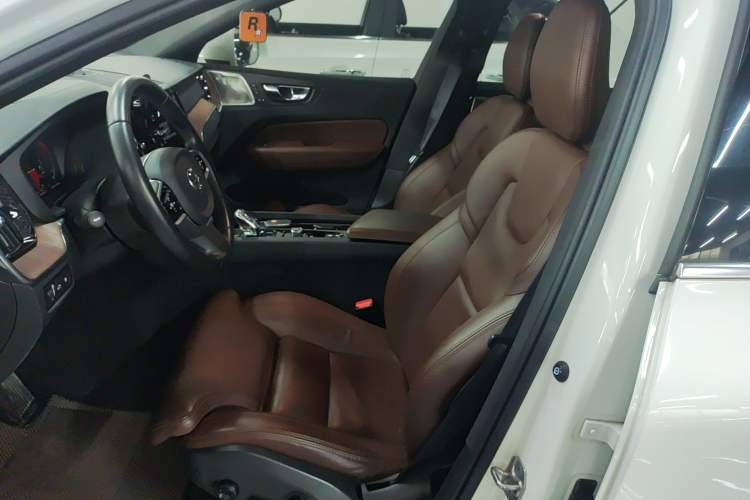 Used Volvo XC60 New Energy 2021 T8 e-Drive Hybrid Luxury Edition Left Front Seat