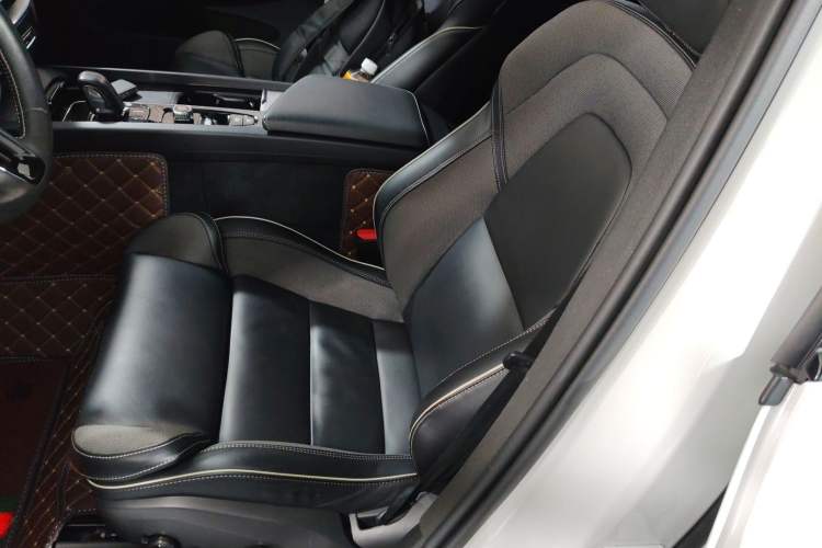 Used Volvo XC60 New Energy 2021 T8 E-Drive Hybrid Smart & Dynamic Edition Left Front Seat