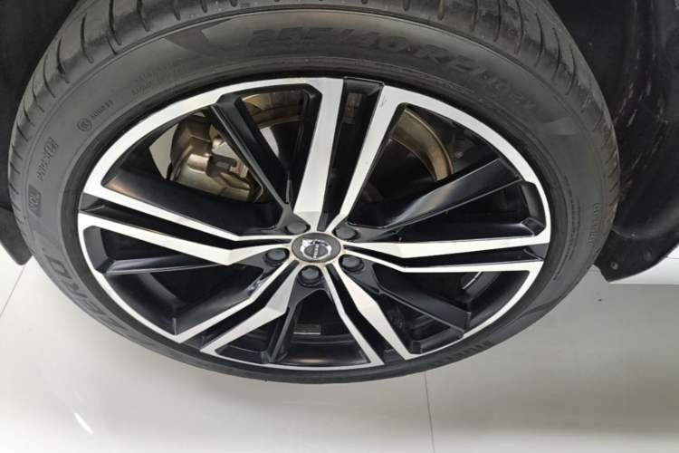 Used Volvo XC60 New Energy 2021 T8 E-Drive Hybrid Smart & Dynamic Edition Left Front Wheel Hub