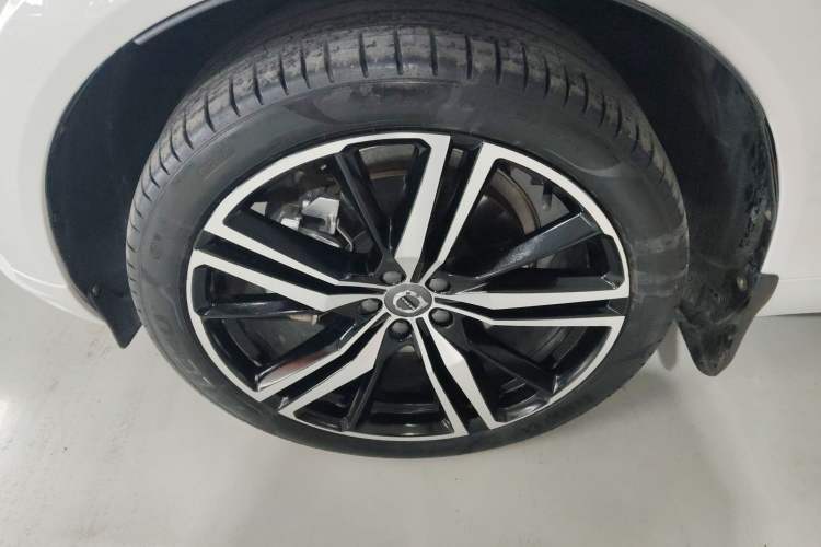 Used Volvo XC60 New Energy 2021 T8 E-Drive Hybrid Smart & Dynamic Edition Left Front Wheel Hub