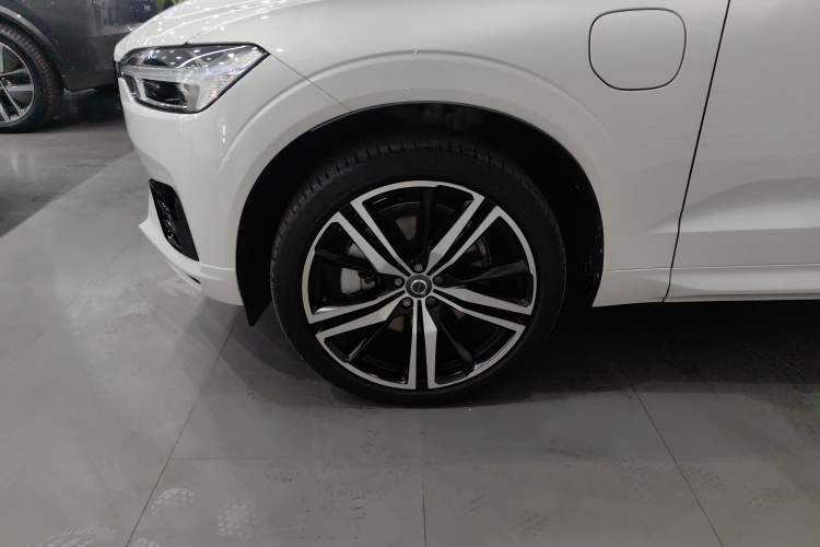 Used Volvo XC60 New Energy 2021 T8 E-Drive Hybrid Smart & Dynamic Edition Left Front Wheel Hub