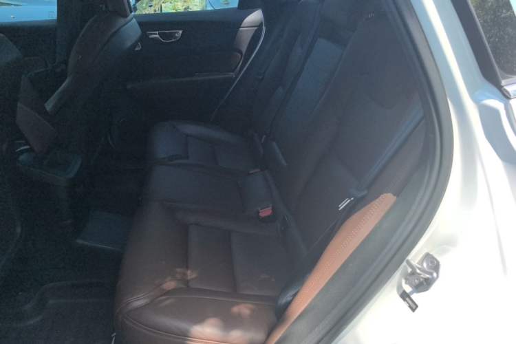 Used Volvo XC60 New Energy 2021 T8 e-Drive Hybrid Luxury Edition Left Rear Seat