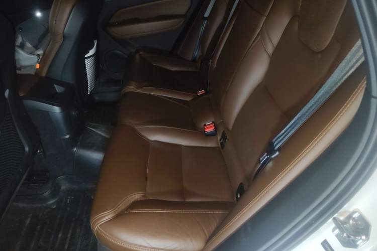 Used Volvo XC60 New Energy 2021 T8 e-Drive Hybrid Luxury Edition Left Rear Seat