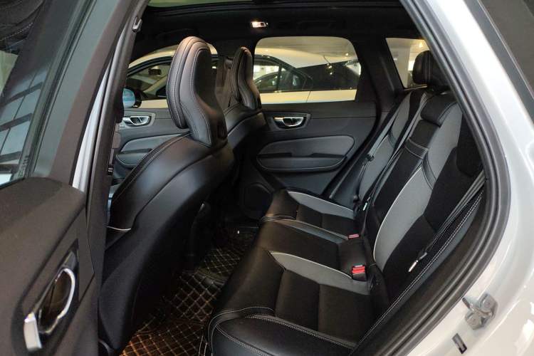 Used Volvo XC60 New Energy 2021 T8 E-Drive Hybrid Smart & Dynamic Edition Left Rear Seat