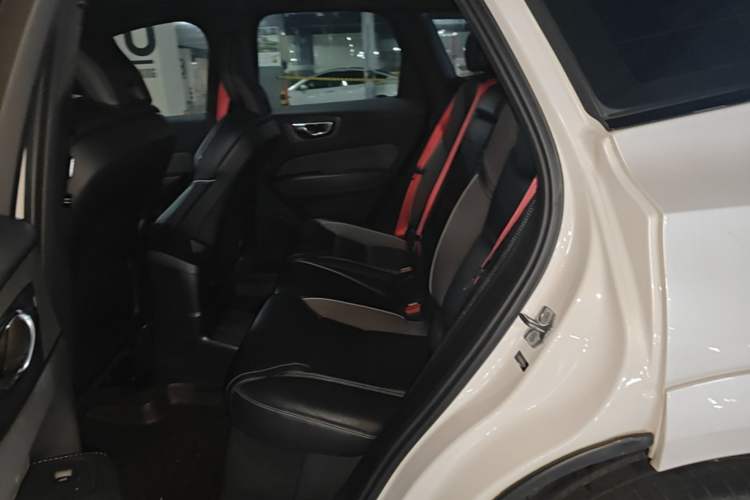 Used Volvo XC60 New Energy 2021 T8 E-Drive Hybrid Smart & Dynamic Edition Left Rear Seat