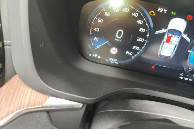 Used Volvo XC60 New Energy 2021 T8 e-Drive Hybrid Luxury Edition Odometer Close Up