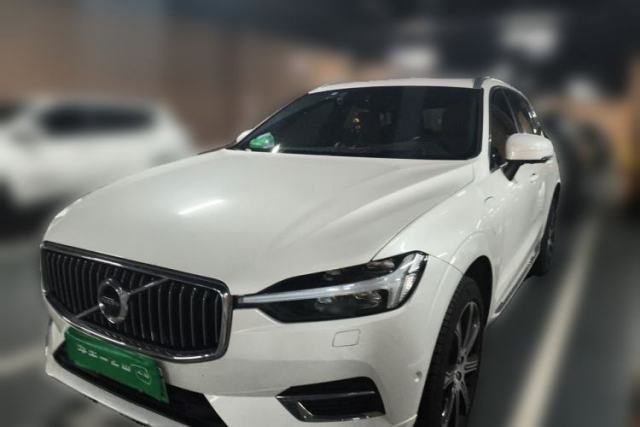 Ojetý Volvo XC60 New Energy 2021 T8 e-Drive Hybrid Luxury Edition