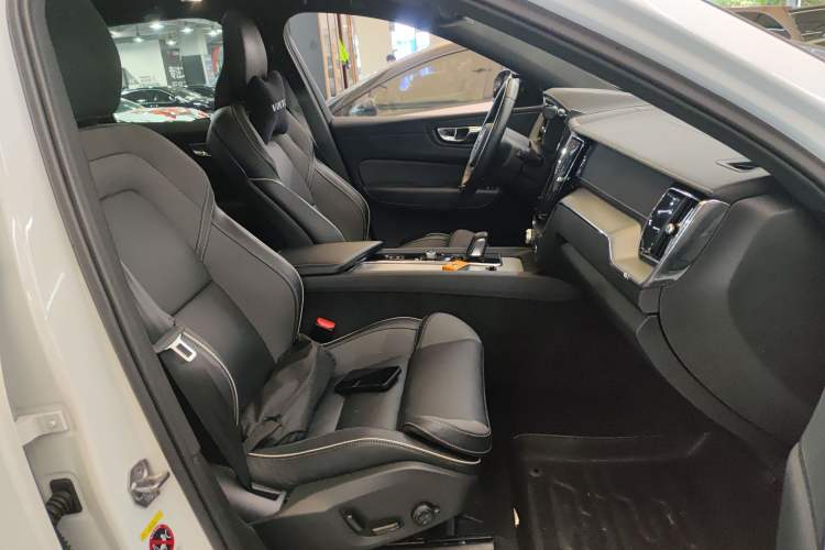Used Volvo XC60 New Energy 2021 T8 E-Drive Hybrid Smart & Dynamic Edition Right Front Seat