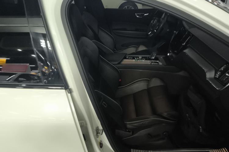 Used Volvo XC60 New Energy 2021 T8 E-Drive Hybrid Smart & Dynamic Edition Right Front Seat