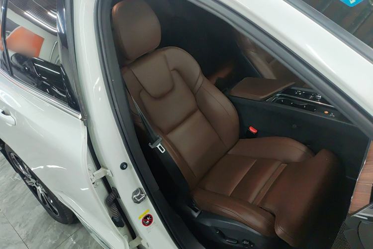 Used Volvo XC60 New Energy 2021 T8 e-Drive Hybrid Luxury Edition Right Front Seat