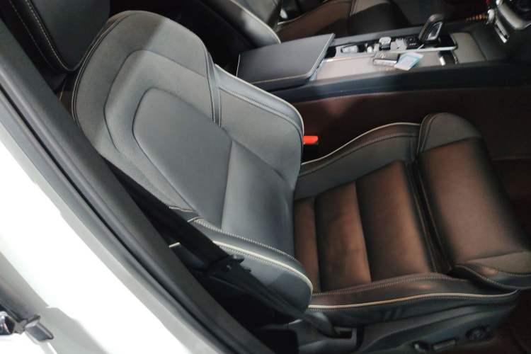 Used Volvo XC60 New Energy 2021 T8 E-Drive Hybrid Smart & Dynamic Edition Right Front Seat