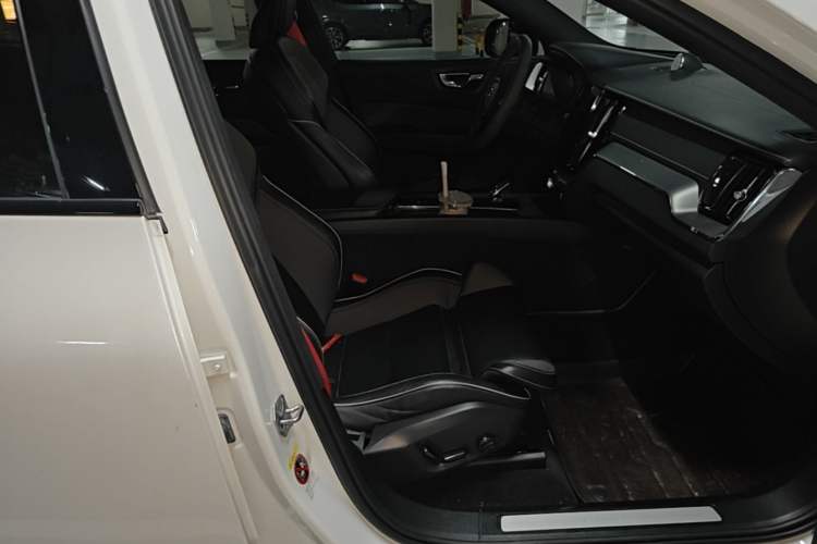 Used Volvo XC60 New Energy 2021 T8 E-Drive Hybrid Smart & Dynamic Edition Right Front Seat