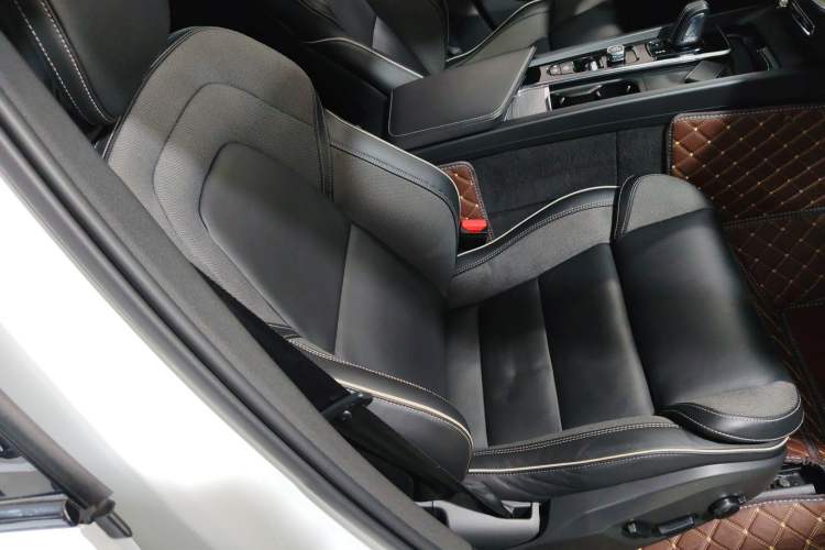 Used Volvo XC60 New Energy 2021 T8 E-Drive Hybrid Smart & Dynamic Edition Right Front Seat